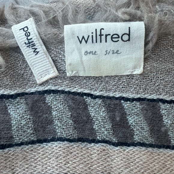 aritzia wilfred wool blanket scarf - beige - Picture 7 of 8